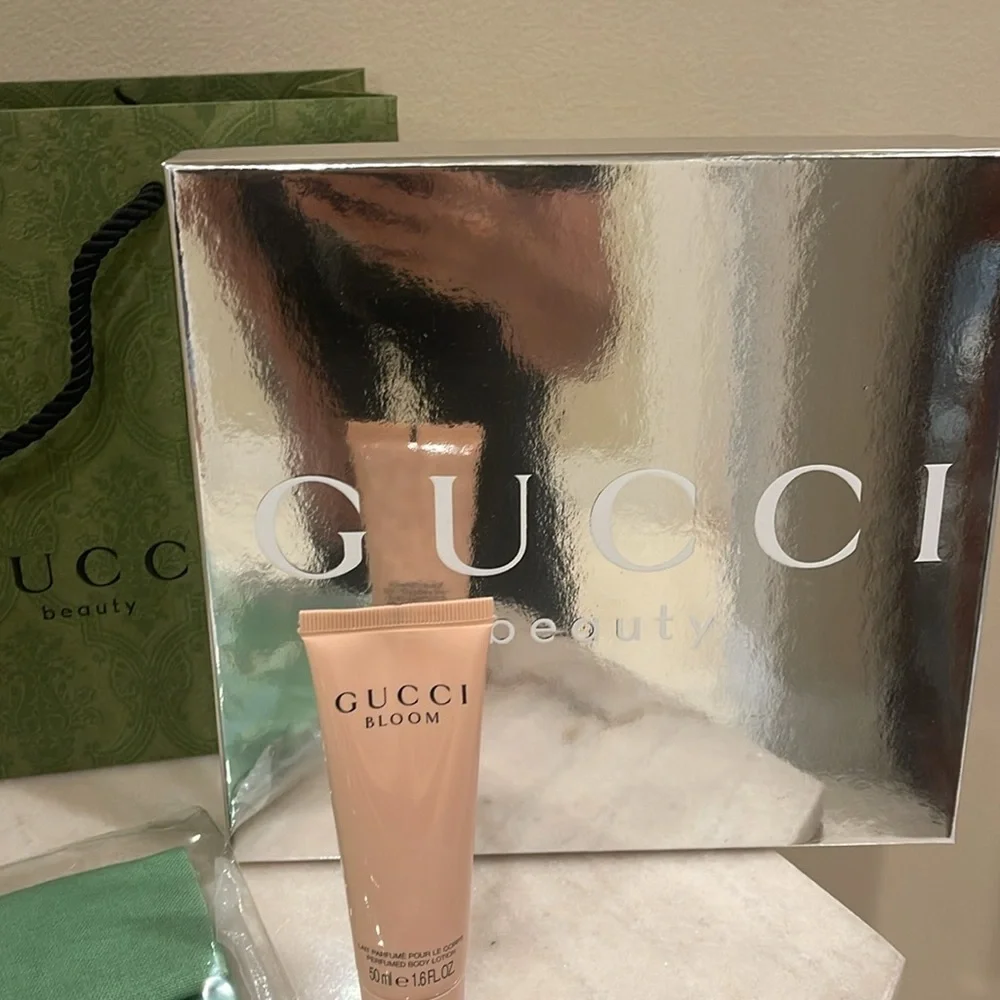 Gucci cosmetics bag